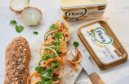  Kanapka à la bahn mi z marchewką, ogórkiem, kolendrą, tofu i sosem sriracha