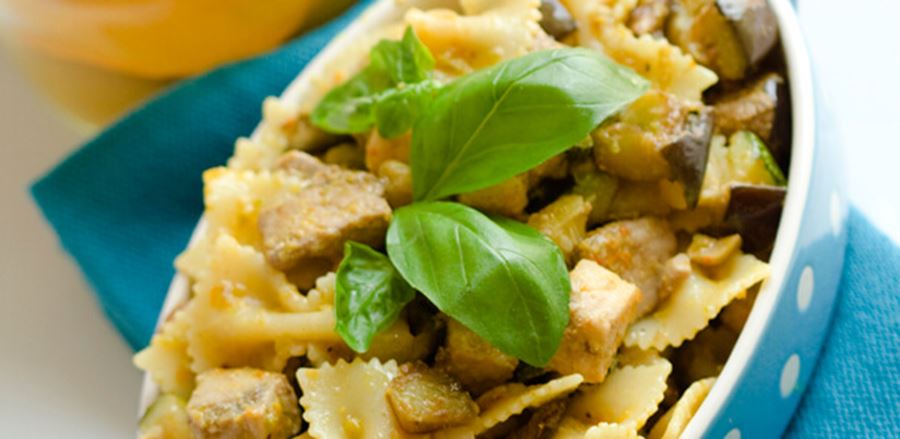 recipe image Farfalle z tuńczykiem, cytryną i burakami liściowymi